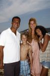 Sant Tropez 27 juni 2009
Ruud Estelle Joelle en Maxim Gullit op vakantie in St Tropez.
Peter Smulders bv