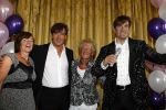 Amsterdam 30 juni 2009
Presentatie wassen beeld Madame tussaud van Gerard Joling bij het amstel hotel. Gerard met moeder en zus
Peter Smulders bv