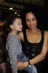 Hoofddorp 3 februari 2010
Presentatie romper tbv stop kindermisbruik bij happy kids in hoofddorp. Glennis Grace met zoontje Anthony en vriedn Moos
Peter Smulders bv