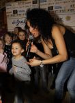 Hoofddorp 3 februari 2010
Presentatie romper tbv stop kindermisbruik bij happy kids in hoofddorp. Glennis Grace met zoontje Anthony en vriedn Moos
Peter Smulders bv