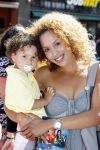 Amsterdam 4 juli 2009
Premiere van Mega Mindy in Tuschinski. Glennis Grace met zoon Anthony
Peter Smulders bv