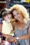 Amsterdam 4 juli 2009
Premiere van Mega Mindy in Tuschinski. Glennis Grace met zoon Anthony
Peter Smulders bv