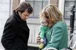 Amsterdam 17 maart 2010
De kist van hans v Mierlo wordt van zijn huis naar de rode hoed gebracht. Zijn vrouw Connie palmen en zijn kinderen zijn daarbij aanwezig.
Peter Smulders bv