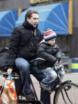 Amsterdam 6 februari 2010
Jacob Derwig met zoontje op de fiets.
Peter Smulders bv
