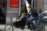 Amsterdam 10 maart 2010
Jacob Derwig met zoon in bakfiets.
Peter Smulders bv