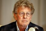 Naarden Vesting 11 maart 2010
Jan des Bouvrie geeft bij het arsenaal een persconferentie inzake zijn arrestatie door de politie.
Peter Smulders bv