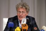 Naarden Vesting 11 maart 2010
Jan des Bouvrie geeft bij het arsenaal een persconferentie inzake zijn arrestatie door de politie.
Peter Smulders bv