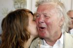 Amsterdam 25 juni 2009
Opening galerie van Josine v Dalsum. Josine kwam in rolstoel en was erg emotioneel. Haar man John v d Rest deed het woord. John met zijn schoondochter
Peter Smulders bv