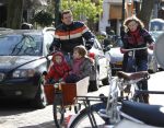 Amsterdam 6 maart 2010
Kluun met zijn kinderen op de bakfiets in amsterdam.
Peter Smulders bv
