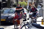 Amsterdam 6 maart 2010
Kluun met zijn kinderen op de bakfiets in amsterdam.
Peter Smulders bv