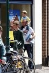 Hoorn 13 juni 2009
Koen Lenting de man van Sonja Bakker met hun kinderen.
Peter Smulders bv