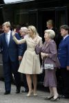 Apeldoorn 6 juni 2009
De koninklijke familie bezoekt paleis het Loo een maand na de aanslag. Koningin Beatrix met Prins Willem Alexander en Prinses Maxima
Peter Smulders bv