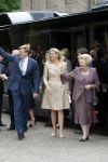 Apeldoorn 6 juni 2009
De koninklijke familie bezoekt paleis het Loo een maand na de aanslag. Koningin Beatrix met Prins Willem Alexander en Prinses Maxima
Peter Smulders bv