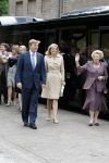Apeldoorn 6 juni 2009
De koninklijke familie bezoekt paleis het Loo een maand na de aanslag. Koningin Beatrix met Prins Willem Alexander en Prinses Maxima
Peter Smulders bv