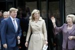 Apeldoorn 6 juni 2009
De koninklijke familie bezoekt paleis het Loo een maand na de aanslag. Koningin Beatrix met Prins Willem Alexander en Prinses Maxima
Peter Smulders bv