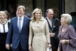 Apeldoorn 6 juni 2009
De koninklijke familie bezoekt paleis het Loo een maand na de aanslag. Koningin Beatrix met Prins Willem Alexander en Prinses Maxima
Peter Smulders bv