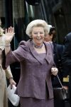 Apeldoorn 6 juni 2009
De koninklijke familie bezoekt paleis het Loo een maand na de aanslag. Koningin Beatrix
Peter Smulders bv