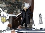 Lech 21 februari 2010
Koningin Beatrix vertrekt vanaf haar vakantrieadres in Lech terug naar Nederland ivm de val van het kabinet Balkenende.
Peter Smulders bv