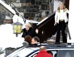 Lech 21 februari 2010
Koningin Beatrix vertrekt vanaf haar vakantrieadres in Lech terug naar Nederland ivm de val van het kabinet Balkenende.
Peter Smulders bv