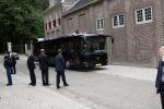 Apeldoorn 6 juni 2009
De koninklijke familie bezoekt paleis het Loo een maand na de aanslag. Beveiliging koninklijke bus
Peter Smulders bv