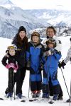 Blatten 23 februari 2010
Marco en Leontien Borsato op skivakantie met hun kinderen Luca Senna en Jada. Ook Armando Vanessa en Chiara Borsato zijn erbij . Moeder Mary was er ook bij.
Peter Smulders bv