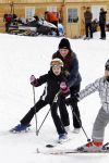 Blatten 23 februari 2010
Marco en Leontien Borsato op skivakantie met hun kinderen Luca Senna en Jada. Ook Armando Vanessa en Chiara Borsato zijn erbij . Moeder Mary was er ook bij.
Peter Smulders bv
