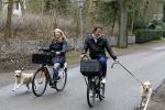 Huizen 13 maart 2010
Jeroen Rietbergen en Linda de Mol met de honden van Linda 
Peter Smulders bv
