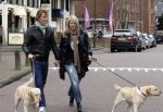 Huizen 13 maart 2010
Jeroen Rietbergen en Linda de Mol met de honden van Linda 
Peter Smulders bv