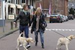 Huizen 13 maart 2010
Jeroen Rietbergen en Linda de Mol met de honden van Linda 
Peter Smulders bv