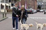 Huizen 13 maart 2010
Jeroen Rietbergen en Linda de Mol met de honden van Linda 
Peter Smulders bv