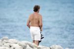 Ibiza 9 juli 2009
Wesley Sneijder en Yolanthe Cabau v Kasbergen met zus op ibiza , Wesley had een hele grote boot gehuurd en ging lunchen bij de populaire strandtent Blue Marlin. Albert den Ieseger en Edwin Bredius
Peter Smulders bv