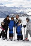 Blatten 23 februari 2010
Marco en Leontien Borsato op skivakantie met hun kinderen Luca Senna en Jada. Ook Armando Vanessa en Chiara Borsato zijn erbij . Moeder Mary was er ook bij.
Peter Smulders bv