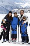 Blatten 23 februari 2010
Marco en Leontien Borsato op skivakantie met hun kinderen Luca Senna en Jada. Ook Armando Vanessa en Chiara Borsato zijn erbij . Moeder Mary was er ook bij.
Peter Smulders bv