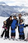 Blatten 23 februari 2010
Marco en Leontien Borsato op skivakantie met hun kinderen Luca Senna en Jada. Ook Armando Vanessa en Chiara Borsato zijn erbij . Moeder Mary was er ook bij.
Peter Smulders bv