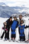 Blatten 23 februari 2010
Marco en Leontien Borsato op skivakantie met hun kinderen Luca Senna en Jada. Ook Armando Vanessa en Chiara Borsato zijn erbij . Moeder Mary was er ook bij.
Peter Smulders bv