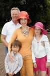 Kaatsheuvel 2 augustus 2009
Premiere show in de efteling. Marijke Helwegen met man en kleinkinderen
Peter Smulders bv