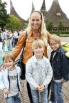 Kaatsheuvel 2 augustus 2009
Premiere show in de efteling. Mariska Bauer met Jan Christiaan en Frans jr
Peter Smulders bv