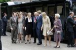 Apeldoorn 6 juni 2009
De koninklijke familie bezoekt paleis het Loo een maand na de aanslag. Koningin Beatrix Maxima Prins Willem Alexander Prins Constantijn Prinses Laurentien Prinses Mabel Pieter v Vollenhoven Prins Maurits Prinses Marilene Prins Floris Prinses Annette Prins Bernhard jr Prinses Anita en Prins Pieter Christiaan
Peter Smulders bv