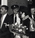 Amsterdam, Oktober 1996
Michael Jackson voor het Grand Hotel
Foto Miriam Lezer