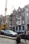 Amsterdam 9 maart 2010
Bij Nikkie Plessen is een boom uit de tuin gehaald en een nieuwe met een kraanwagen over het dak heen getilt. Dick Beyer is de tuinarchitect.
Peter Smulders bv