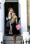 Londen 9 februari 2010
Patricia Paay Christina Curry en haar vriendje Dexter verlaten voor de laatste keer hun huis nadat de verhuizers alles opgehaald hebben.
Peter Smulders bv