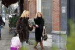 Amsterdam 16 januari 2010
Patricia Paay en haar zus Yvonne Keeley aan het winkelen op de cornelis schuytstraat.
Peter Smulders bv
