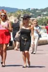 Cannes, 18 Juli 2009
Patricia Paay met haar dochter Christina Curry shoppend, wandelend en tijdens de lunch.
Foto Peter Smulders BV