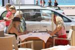 Cannes, 18 Juli 2009
Patricia Paay met haar dochter Christina Curry shoppend, wandelend en tijdens de lunch.
Foto Peter Smulders BV
