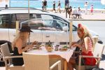 Cannes, 18 Juli 2009
Patricia Paay met haar dochter Christina Curry shoppend, wandelend en tijdens de lunch.
Foto Peter Smulders BV