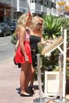 Cannes, 18 Juli 2009
Patricia Paay met haar dochter Christina Curry shoppend, wandelend en tijdens de lunch.
Foto Peter Smulders BV