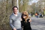 Amsterdam 21 maart 2010
Patricia Paay met haar nieuwe jonge vriend Nicky v Dam verliefd in het vondelpark.
Peter Smulders bv