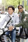 Amsterdam 18 juni 2009
Dads moment georganiseerd door the class company.
De heren gingen op scooters door de stad. Patrick Kluivert met Elton de Kom
Peter Smulders bv