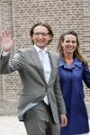 Apeldoorn 6 juni 2009
De koninklijke familie bezoekt paleis het Loo een maand na de aanslag. Prins Floris Prinses Annette en Prins Bernhard jr
Peter Smulders bv