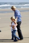 Wassenaar 20 juli 2009
Fotouurtje met Prins Willem Alexander, Prinses Maxima, Prinses Amalia, Prinses Alexia en Prinses Ariane op het strand van Wassenaar